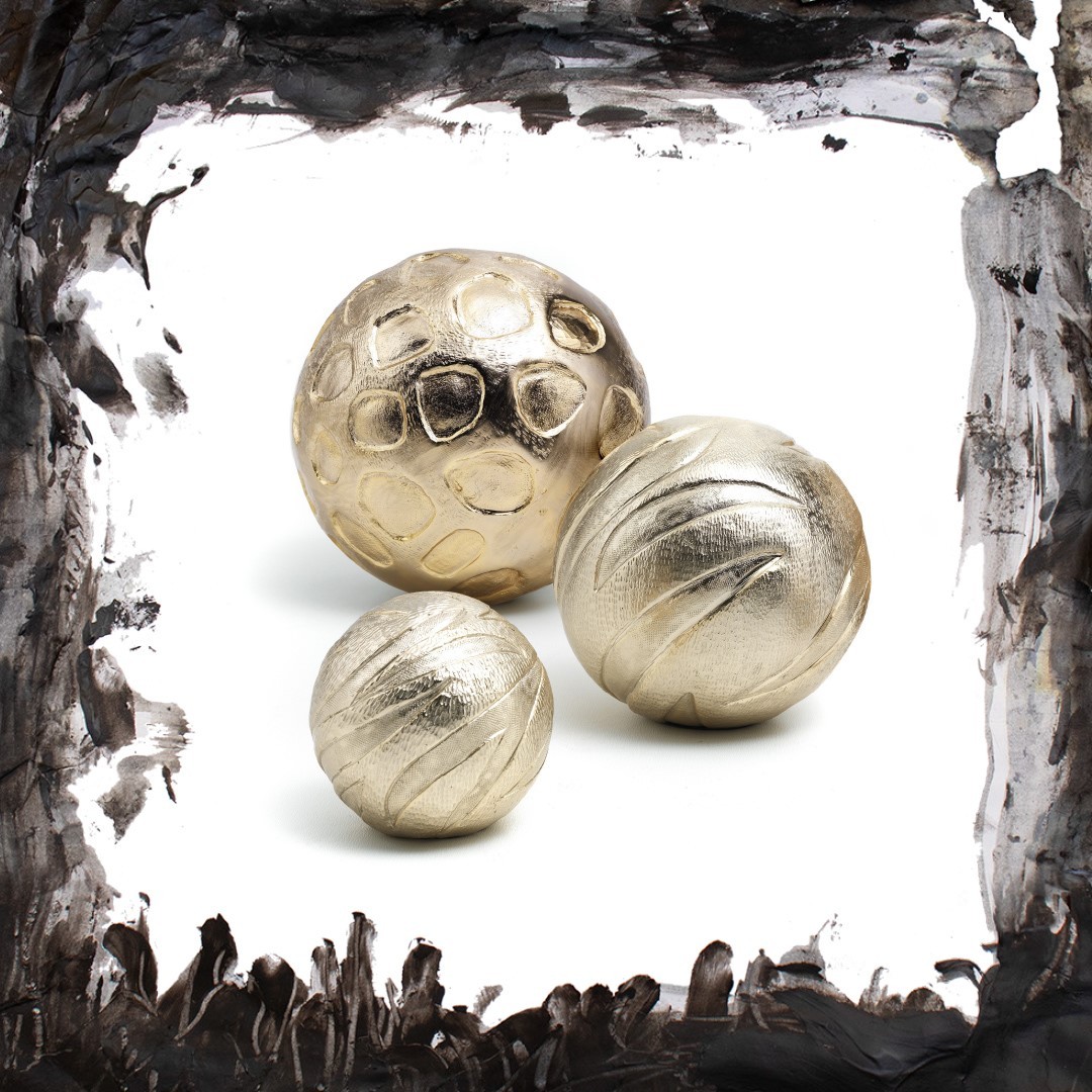 Beautiful spheres in brass with gold fin...